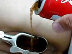 Pussy drinks cola
